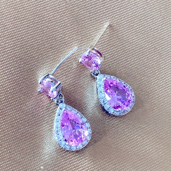 ♦️SALE♦️🌟2/$25🌟Bright Pink Crystal Zirconia Drop Earrings - Picture 8 of 12